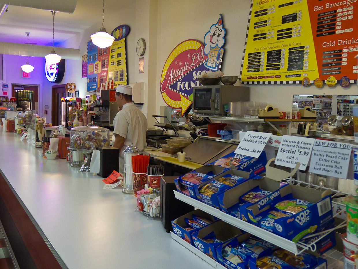 5 & 10 Dellas Cape May NJ Ice Cream fountain