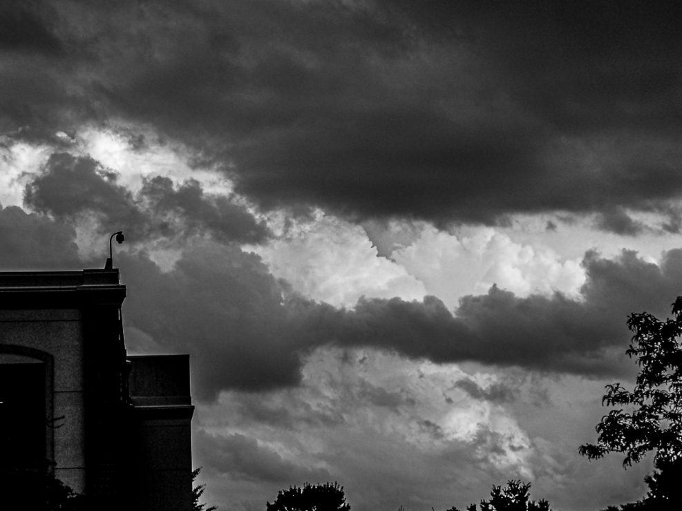 black-white-clouds-photo-6190004